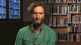 רועי צ'יקי ארד, צילום: צילום מתוך עמוד היוטיוב סופרים קוראים